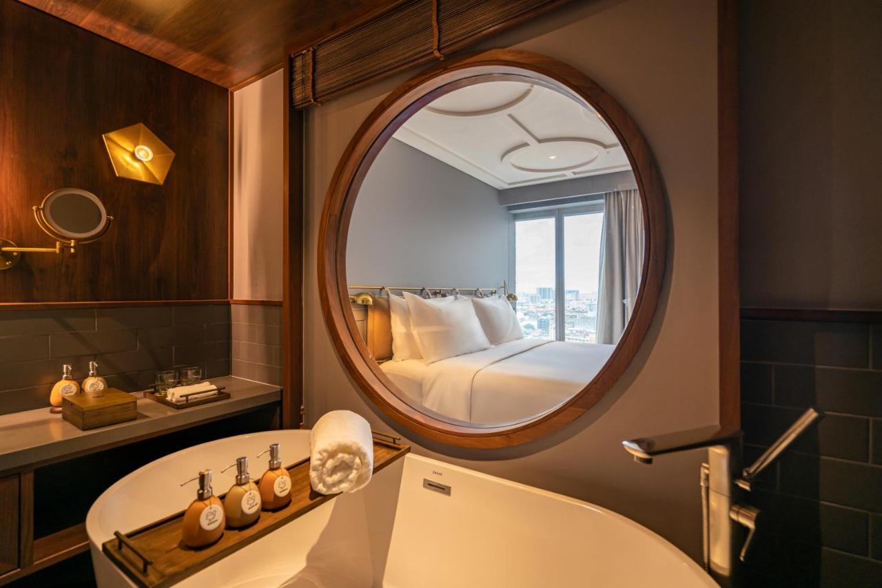 Fusion Original Saigon Centre Hotel Ho Chi Minh City Exterior photo Bathroom