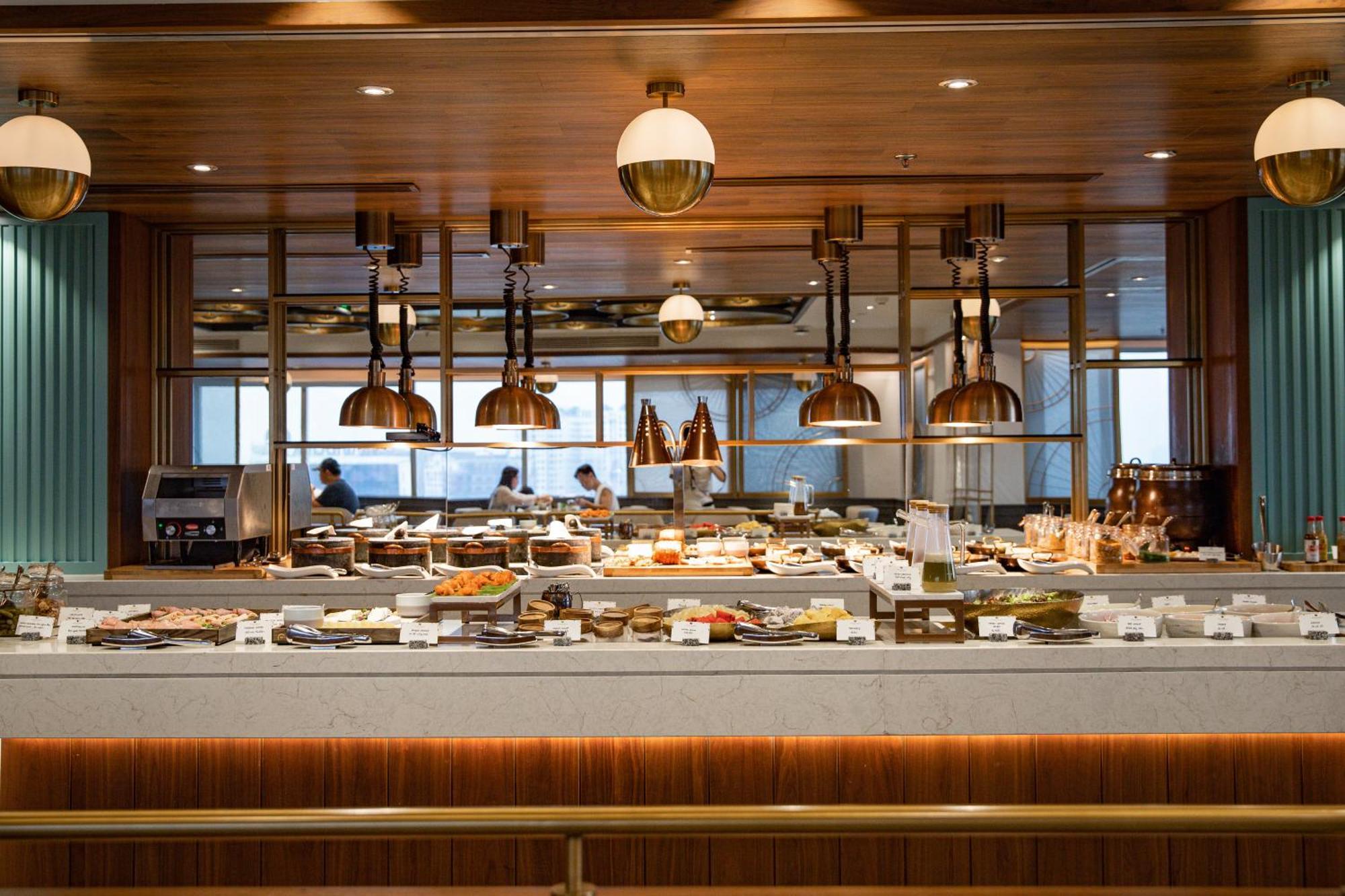 Fusion Original Saigon Centre Hotel Ho Chi Minh City Exterior photo The buffet at the restaurant