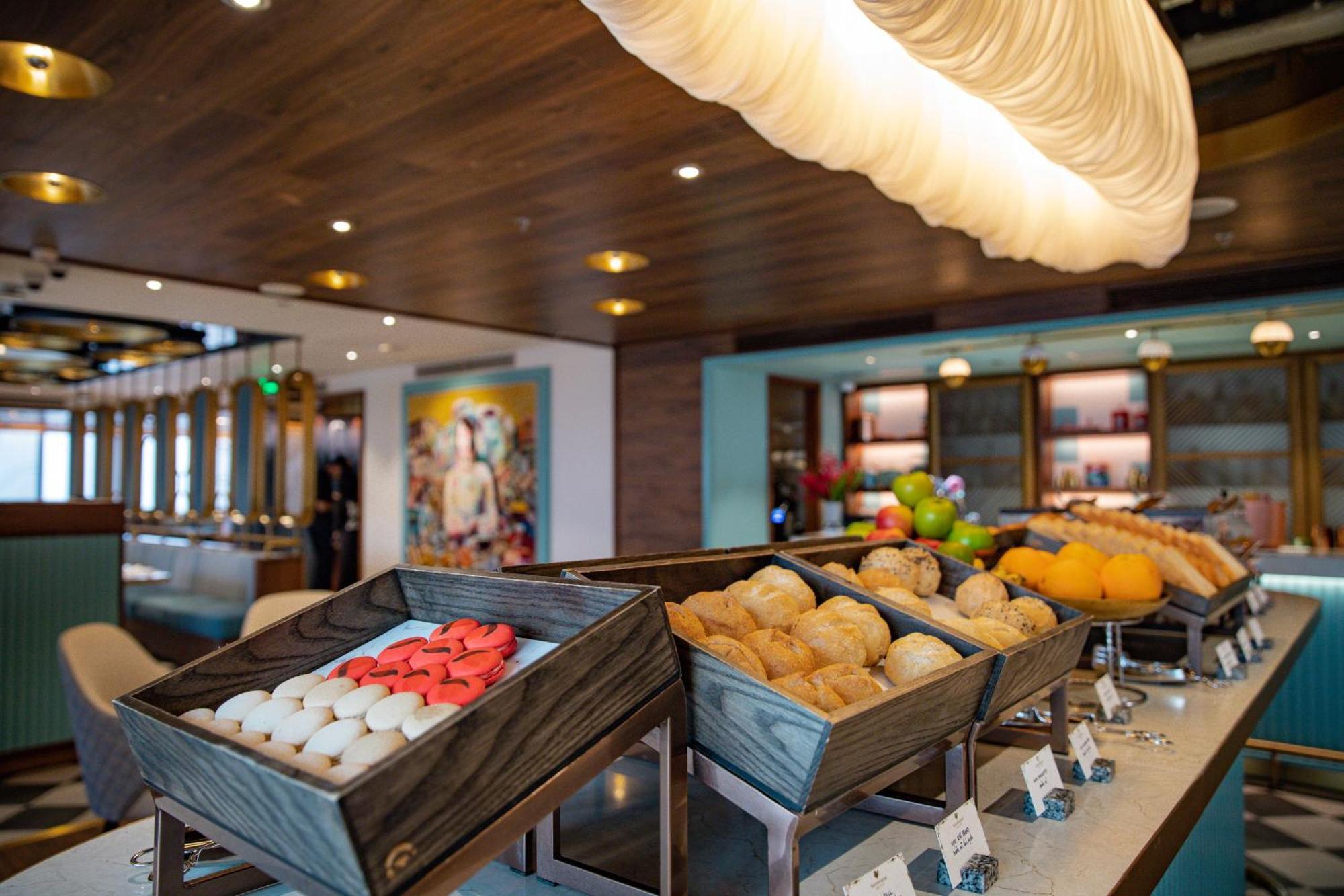 Fusion Original Saigon Centre Hotel Ho Chi Minh City Exterior photo The buffet at the restaurant